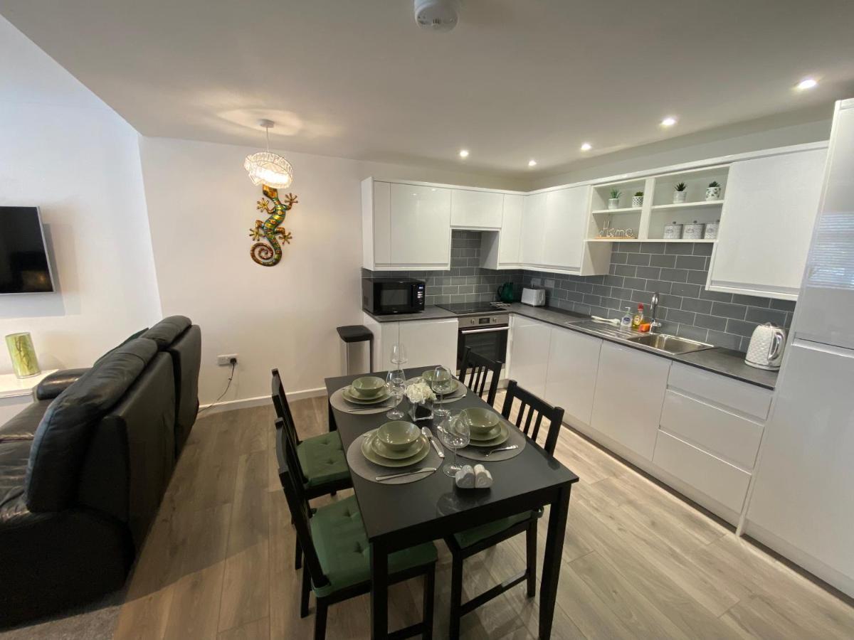 Modern 2 Bedroom Apartment, With Car Parking. Bitton エクステリア 写真