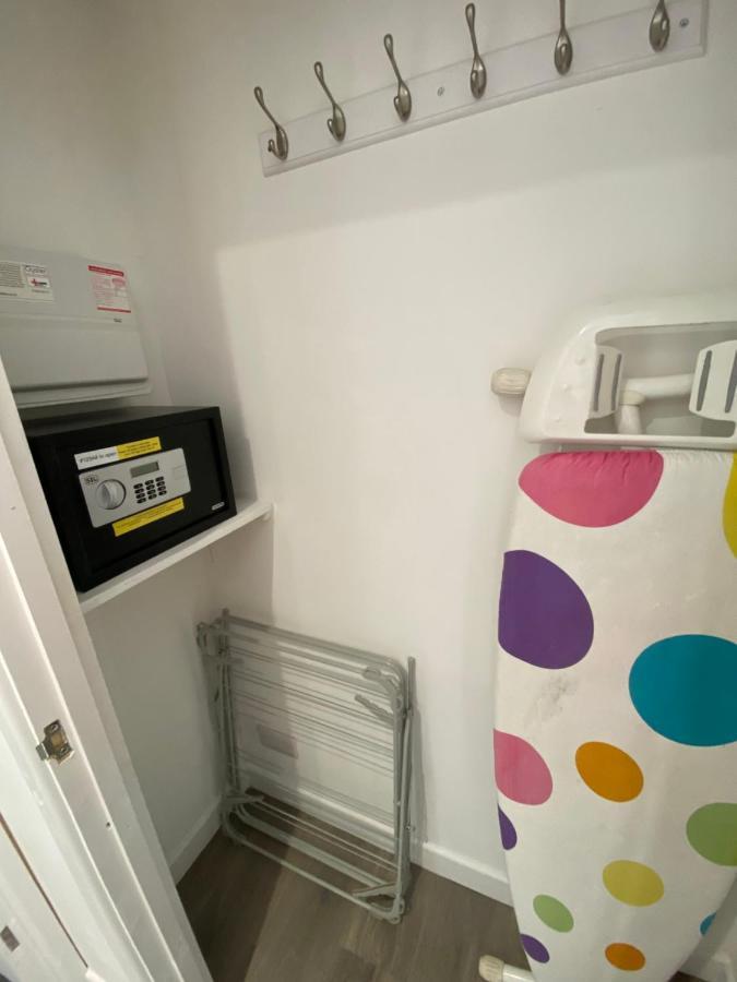 Modern 2 Bedroom Apartment, With Car Parking. Bitton エクステリア 写真