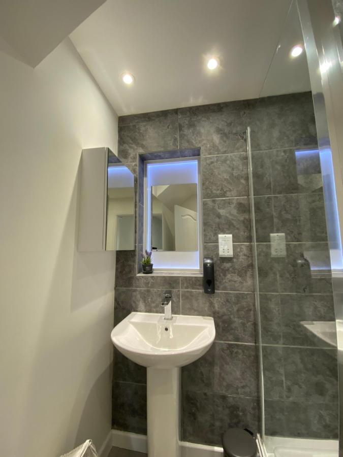 Modern 2 Bedroom Apartment, With Car Parking. Bitton エクステリア 写真