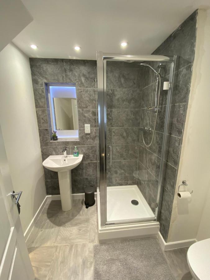 Modern 2 Bedroom Apartment, With Car Parking. Bitton エクステリア 写真