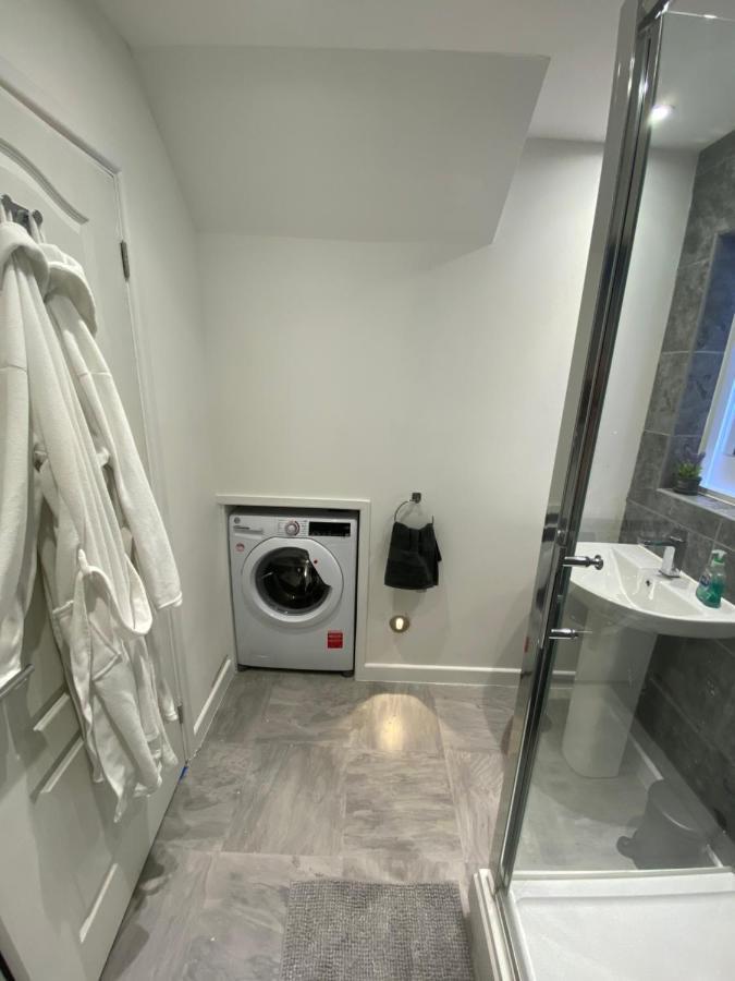 Modern 2 Bedroom Apartment, With Car Parking. Bitton エクステリア 写真