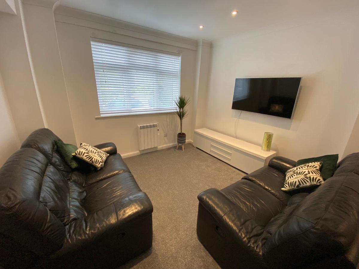 Modern 2 Bedroom Apartment, With Car Parking. Bitton エクステリア 写真